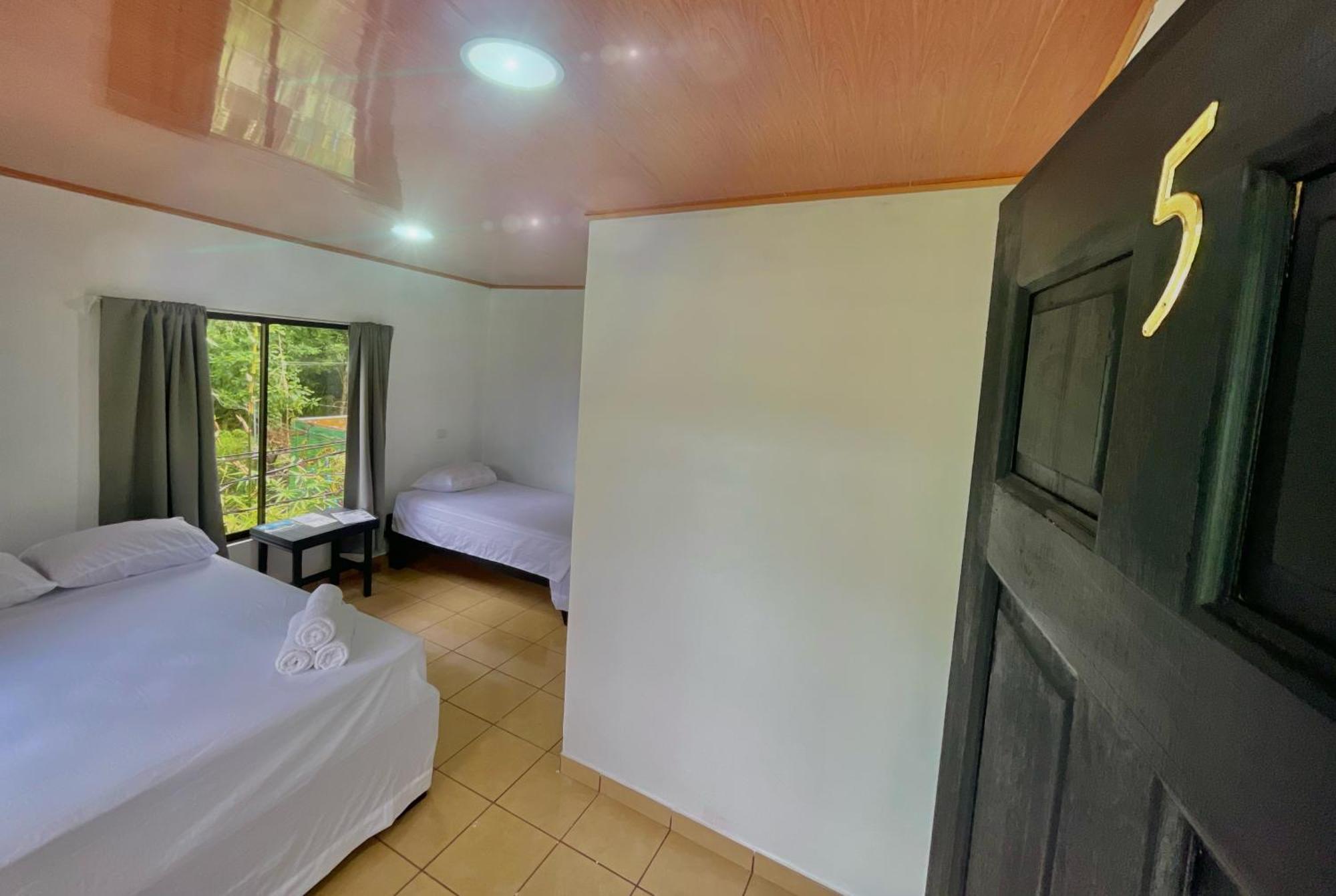 Carey Lodging Тортугеро Экстерьер фото